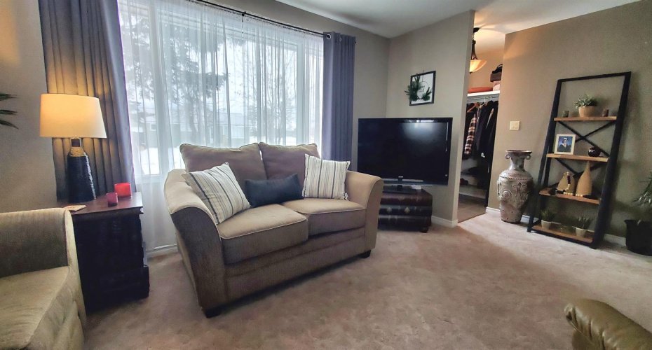 4713 48 Street, Mayerthorpe, Alberta T0E 1N0, 4 Bedrooms Bedrooms, ,2 BathroomsBathrooms,Residential,For Sale,48,A2295195