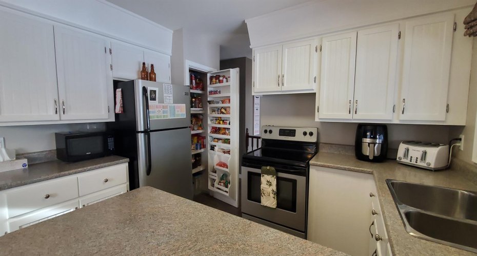 4713 48 Street, Mayerthorpe, Alberta T0E 1N0, 4 Bedrooms Bedrooms, ,2 BathroomsBathrooms,Residential,For Sale,48,A2295195