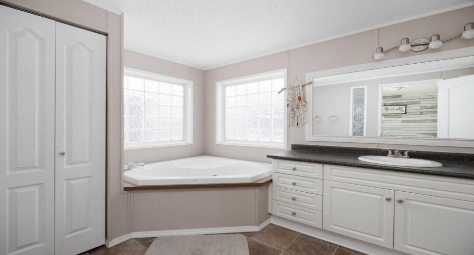 488 Harpe Way, Fort McMurray, Alberta T9K2K7, 3 Bedrooms Bedrooms, ,2 BathroomsBathrooms,Residential,For Sale,Harpe,A2295211