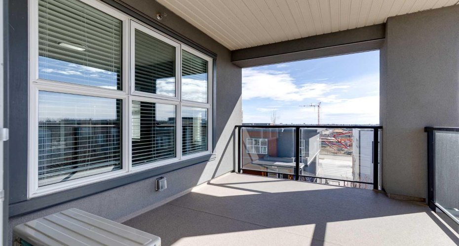 Large Deck w/Gas Line for BBQ