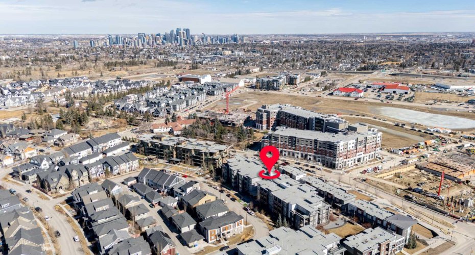 Quick Access to downtown, Glenmore, Stoney Trail, Mountains & more...