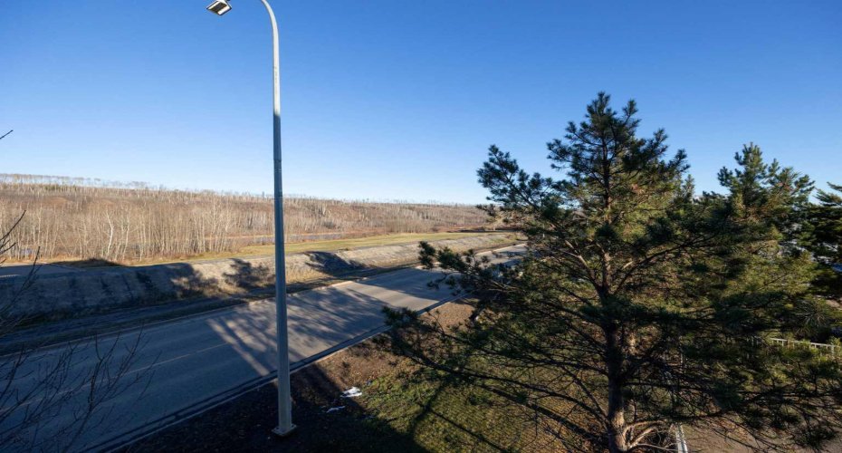 10217 Queen Street, Fort McMurray, Alberta T9H 5S5, 2 Bedrooms Bedrooms, ,2 BathroomsBathrooms,Residential,For Sale,Queen,A2295252