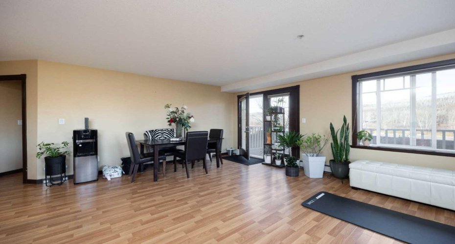 10217 Queen Street, Fort McMurray, Alberta T9H 5S5, 2 Bedrooms Bedrooms, ,2 BathroomsBathrooms,Residential,For Sale,Queen,A2295252