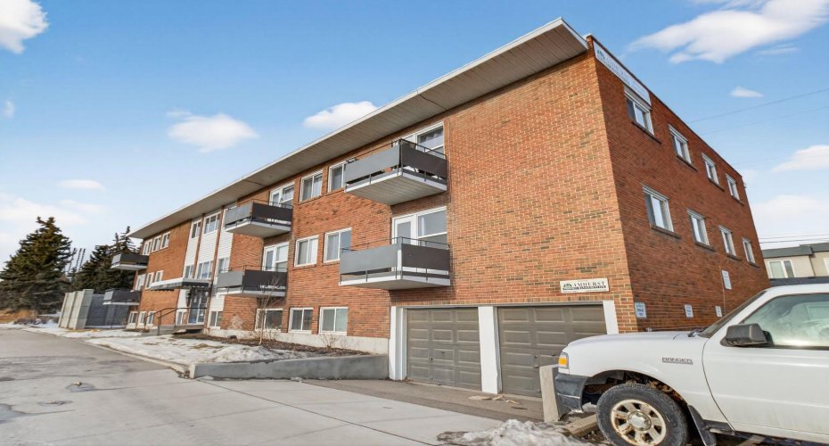 2020 16 Avenue, Calgary, Alberta T2m0m1, 2 Bedrooms Bedrooms, ,1 BathroomBathrooms,Residential,For Sale,16,A2295254