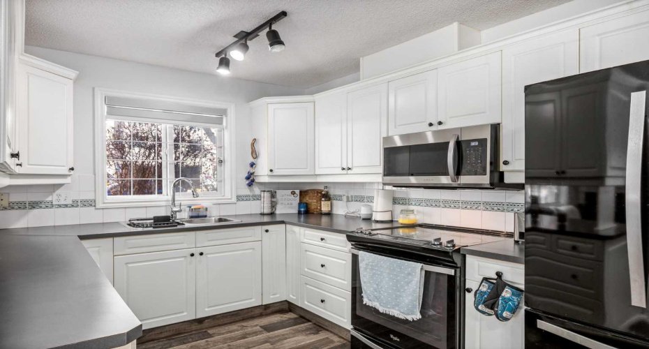 777 3 Avenue, Calgary, Alberta T2P 0G8, 2 Bedrooms Bedrooms, ,2 BathroomsBathrooms,Residential,For Sale,3,A2295266