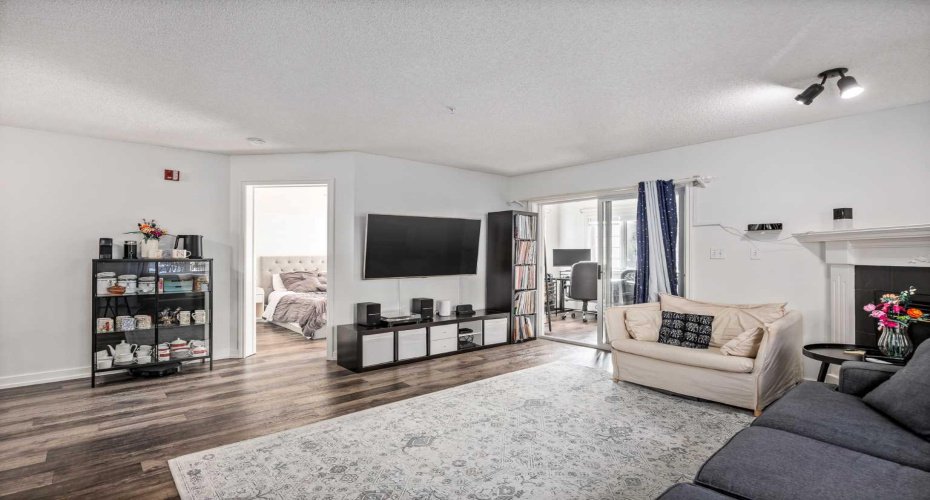 777 3 Avenue, Calgary, Alberta T2P 0G8, 2 Bedrooms Bedrooms, ,2 BathroomsBathrooms,Residential,For Sale,3,A2295266