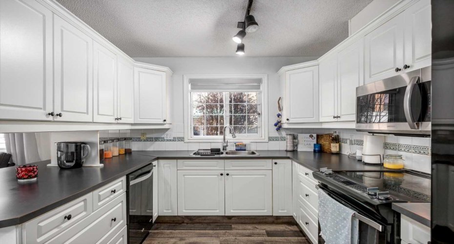 777 3 Avenue, Calgary, Alberta T2P 0G8, 2 Bedrooms Bedrooms, ,2 BathroomsBathrooms,Residential,For Sale,3,A2295266