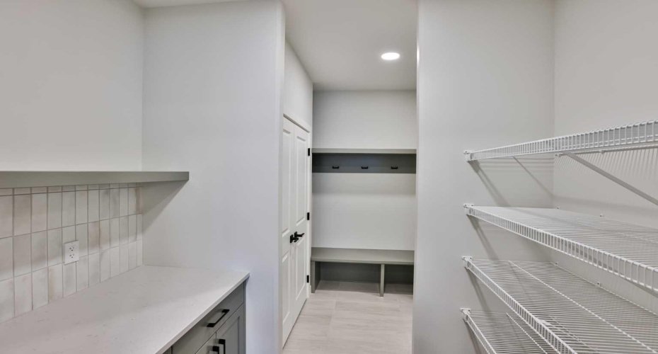 668 Devonia Road, Lethbridge, Alberta T1J 5W3, 3 Bedrooms Bedrooms, ,3 BathroomsBathrooms,Residential,For Sale,Devonia,A2294288