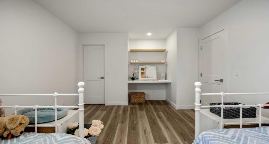 236 Mt Sparrowhawk Place, Calgary, Alberta T2Z 2G8, 6 Bedrooms Bedrooms, ,4 BathroomsBathrooms,Residential,For Sale,Mt Sparrowhawk,A2294294