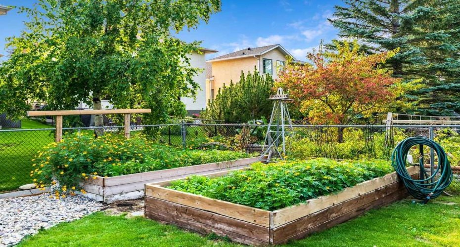 236 Mt Sparrowhawk Place, Calgary, Alberta T2Z 2G8, 6 Bedrooms Bedrooms, ,4 BathroomsBathrooms,Residential,For Sale,Mt Sparrowhawk,A2294294