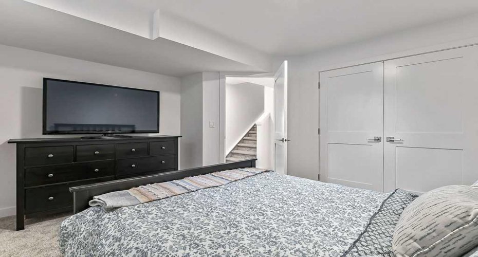 236 Mt Sparrowhawk Place, Calgary, Alberta T2Z 2G8, 6 Bedrooms Bedrooms, ,4 BathroomsBathrooms,Residential,For Sale,Mt Sparrowhawk,A2294294