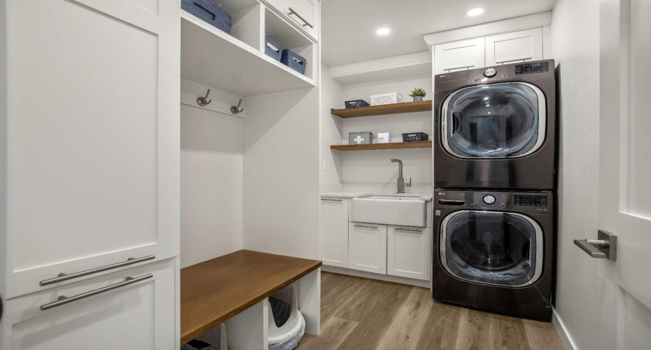 236 Mt Sparrowhawk Place, Calgary, Alberta T2Z 2G8, 6 Bedrooms Bedrooms, ,4 BathroomsBathrooms,Residential,For Sale,Mt Sparrowhawk,A2294294