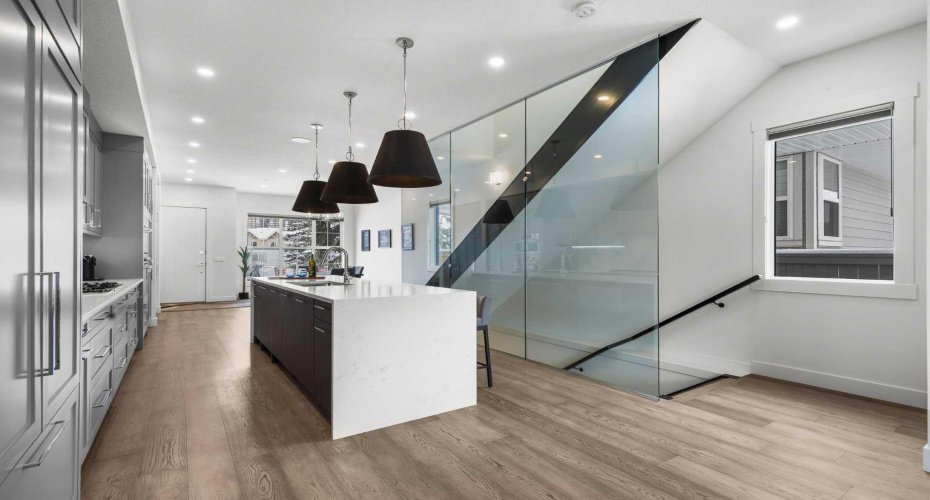 544 37 Street, Calgary, Alberta T2N 3B8, 4 Bedrooms Bedrooms, ,4 BathroomsBathrooms,Residential,For Sale,37,A2294305