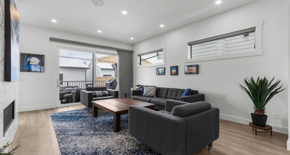 544 37 Street, Calgary, Alberta T2N 3B8, 4 Bedrooms Bedrooms, ,4 BathroomsBathrooms,Residential,For Sale,37,A2294305