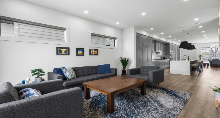 544 37 Street, Calgary, Alberta T2N 3B8, 4 Bedrooms Bedrooms, ,4 BathroomsBathrooms,Residential,For Sale,37,A2294305