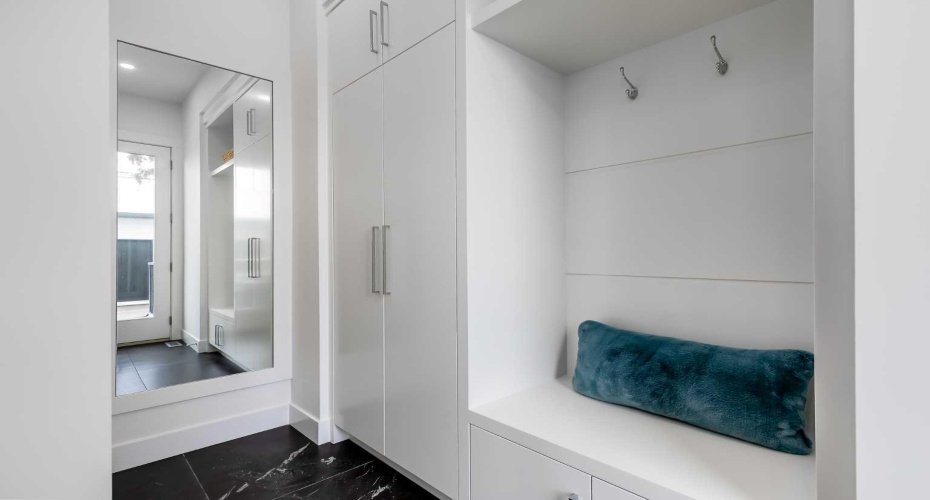 544 37 Street, Calgary, Alberta T2N 3B8, 4 Bedrooms Bedrooms, ,4 BathroomsBathrooms,Residential,For Sale,37,A2294305