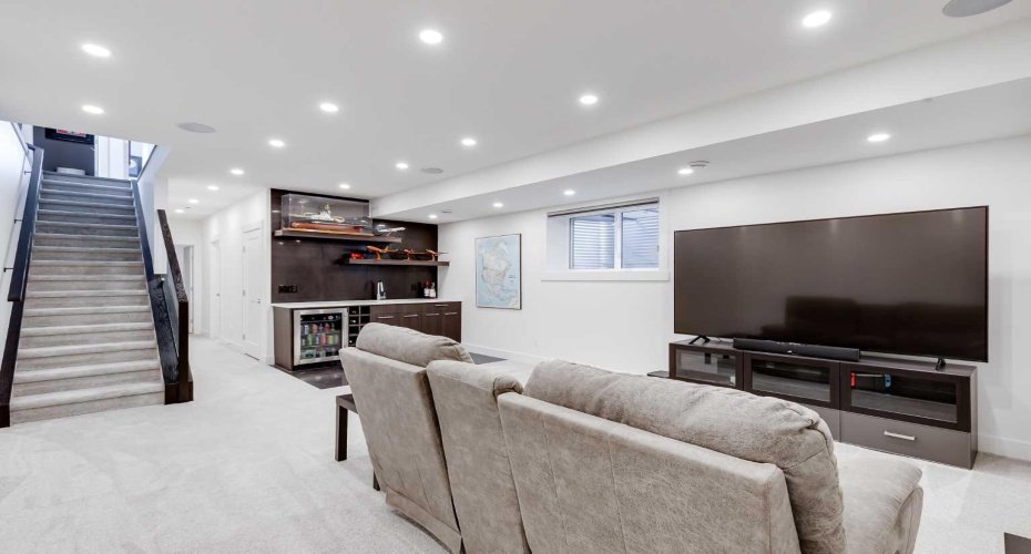 544 37 Street, Calgary, Alberta T2N 3B8, 4 Bedrooms Bedrooms, ,4 BathroomsBathrooms,Residential,For Sale,37,A2294305