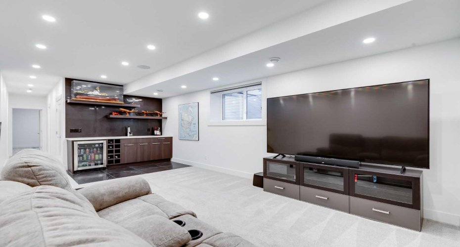 544 37 Street, Calgary, Alberta T2N 3B8, 4 Bedrooms Bedrooms, ,4 BathroomsBathrooms,Residential,For Sale,37,A2294305