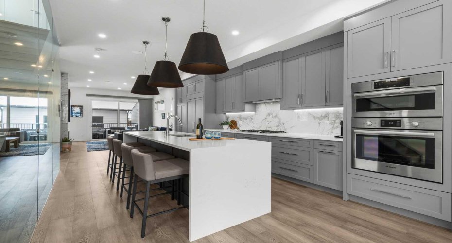 544 37 Street, Calgary, Alberta T2N 3B8, 4 Bedrooms Bedrooms, ,4 BathroomsBathrooms,Residential,For Sale,37,A2294305