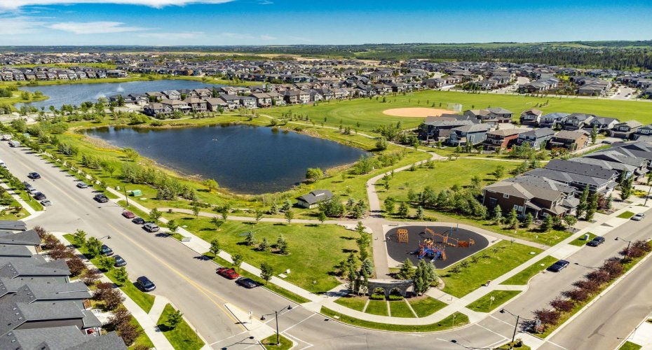 740 Legacy village Road, Calgary, Alberta T2X5L2, 2 Bedrooms Bedrooms, ,2 BathroomsBathrooms,Residential,For Sale,Legacy village,A2294362