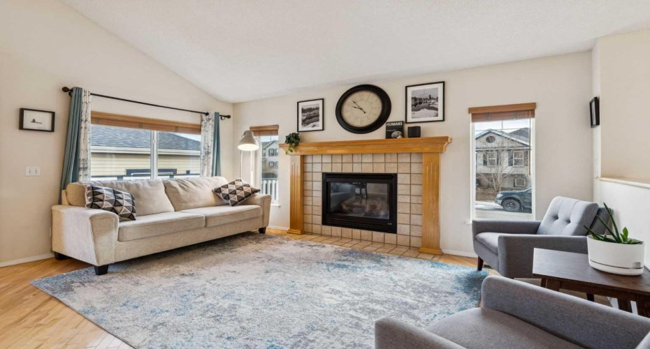 202 Copperfield Gardens, Calgary, Alberta T2Z 4C1, 3 Bedrooms Bedrooms, ,2 BathroomsBathrooms,Residential,For Sale,Copperfield,A2294371