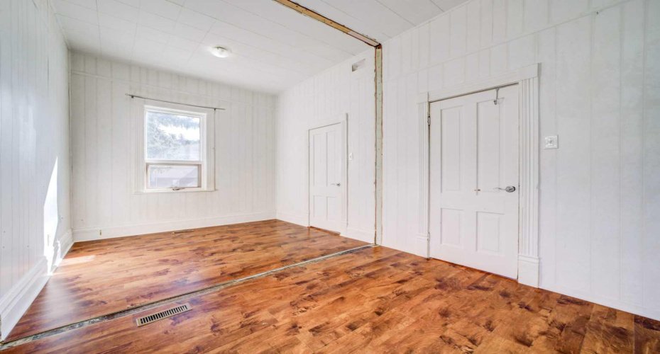 1052 Bev McLachlin Drive, Pincher Creek, Alberta T0K 1W0, 2 Bedrooms Bedrooms, ,1 BathroomBathrooms,Residential,For Sale,Bev McLachlin,A2294430