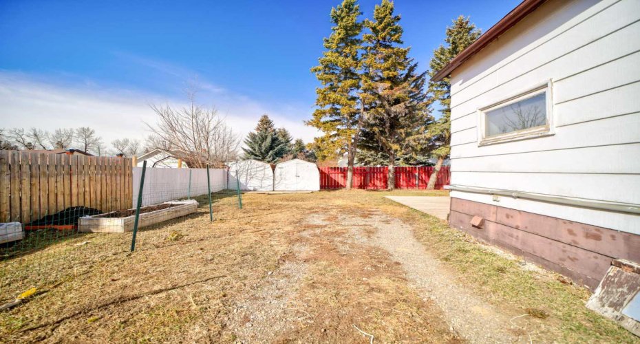 1052 Bev McLachlin Drive, Pincher Creek, Alberta T0K 1W0, 2 Bedrooms Bedrooms, ,1 BathroomBathrooms,Residential,For Sale,Bev McLachlin,A2294430