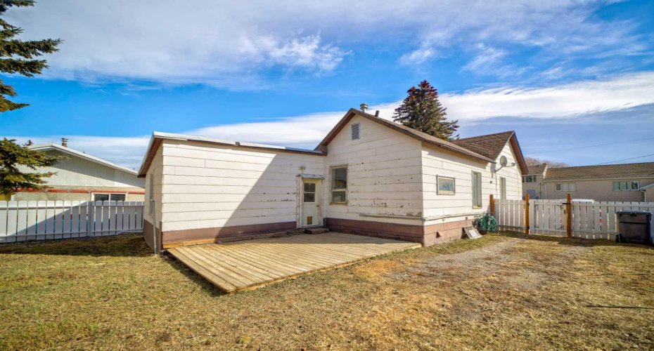 1052 Bev McLachlin Drive, Pincher Creek, Alberta T0K 1W0, 2 Bedrooms Bedrooms, ,1 BathroomBathrooms,Residential,For Sale,Bev McLachlin,A2294430