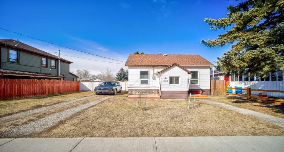 1052 Bev McLachlin Drive, Pincher Creek, Alberta T0K 1W0, 2 Bedrooms Bedrooms, ,1 BathroomBathrooms,Residential,For Sale,Bev McLachlin,A2294430