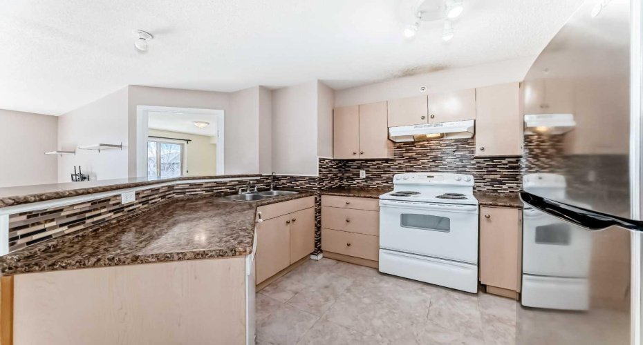 8 Bridlecrest Drive, Calgary, Alberta T2Y0H7, 2 Bedrooms Bedrooms, ,2 BathroomsBathrooms,Residential,For Sale,Bridlecrest,A2294434