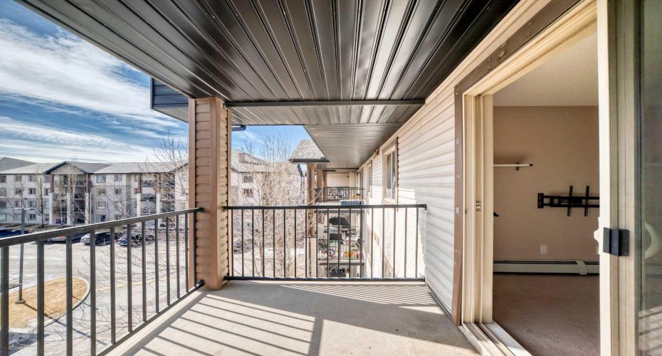 8 Bridlecrest Drive, Calgary, Alberta T2Y0H7, 2 Bedrooms Bedrooms, ,2 BathroomsBathrooms,Residential,For Sale,Bridlecrest,A2294434