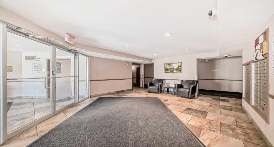 8 Bridlecrest Drive, Calgary, Alberta T2Y0H7, 2 Bedrooms Bedrooms, ,2 BathroomsBathrooms,Residential,For Sale,Bridlecrest,A2294434