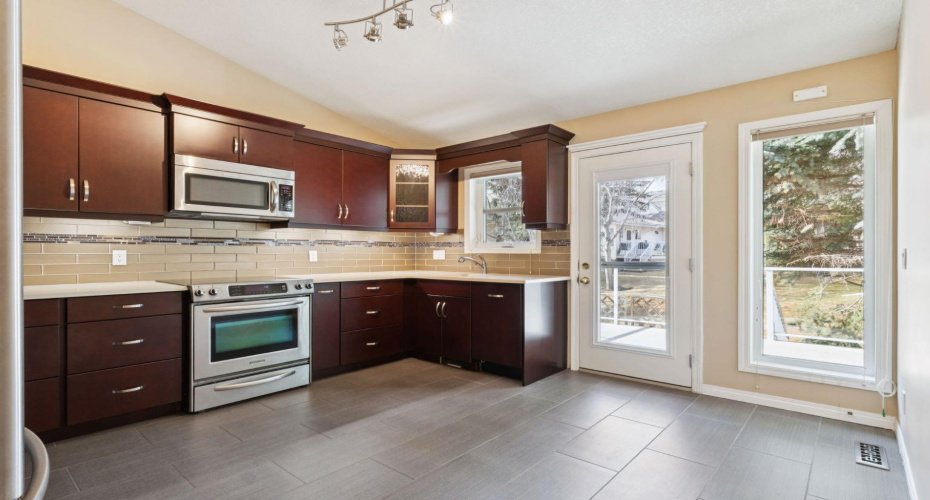 363 Prominence Heights, Calgary, Alberta T3H 2Z6, 1 Bedroom Bedrooms, ,3 BathroomsBathrooms,Residential,For Sale,Prominence,A2294438