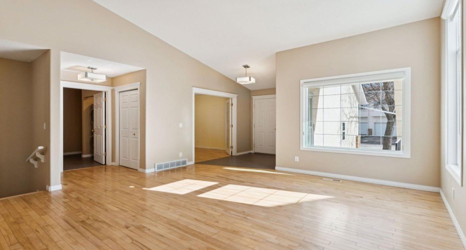 363 Prominence Heights, Calgary, Alberta T3H 2Z6, 1 Bedroom Bedrooms, ,3 BathroomsBathrooms,Residential,For Sale,Prominence,A2294438