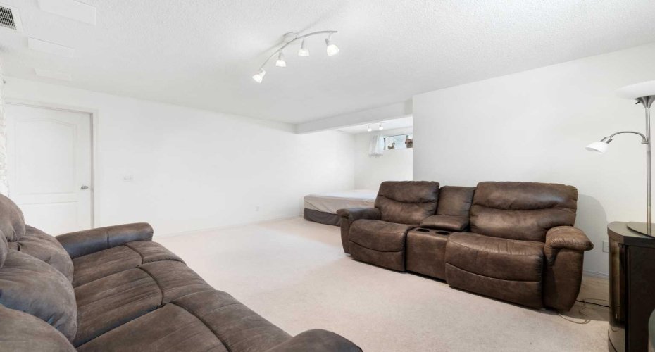 69 Hampstead Gardens, Calgary, Alberta T3A 5Y5, 4 Bedrooms Bedrooms, ,4 BathroomsBathrooms,Residential,For Sale,Hampstead,A2294451