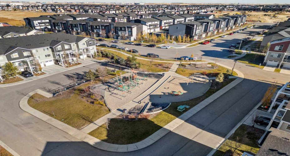 51 Redstone Circle, Calgary, Alberta T3N 0M8, 2 Bedrooms Bedrooms, ,3 BathroomsBathrooms,Residential,For Sale,Redstone,A2294462