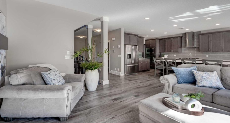 255 Riviera Way, Cochrane, Alberta T4C 0Z2, 4 Bedrooms Bedrooms, ,4 BathroomsBathrooms,Residential,For Sale,Riviera,A2294505