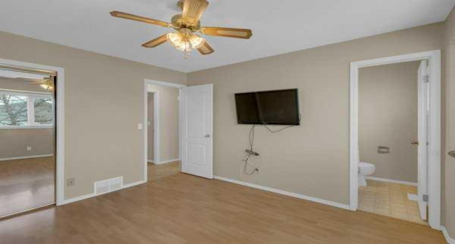 3 Madigan Court, Calgary, Alberta T2A5C7, 4 Bedrooms Bedrooms, ,3 BathroomsBathrooms,Residential,For Sale,Madigan,A2294506