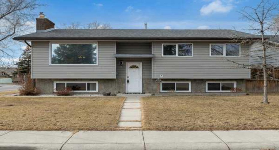 3 Madigan Court, Calgary, Alberta T2A5C7, 4 Bedrooms Bedrooms, ,3 BathroomsBathrooms,Residential,For Sale,Madigan,A2294506