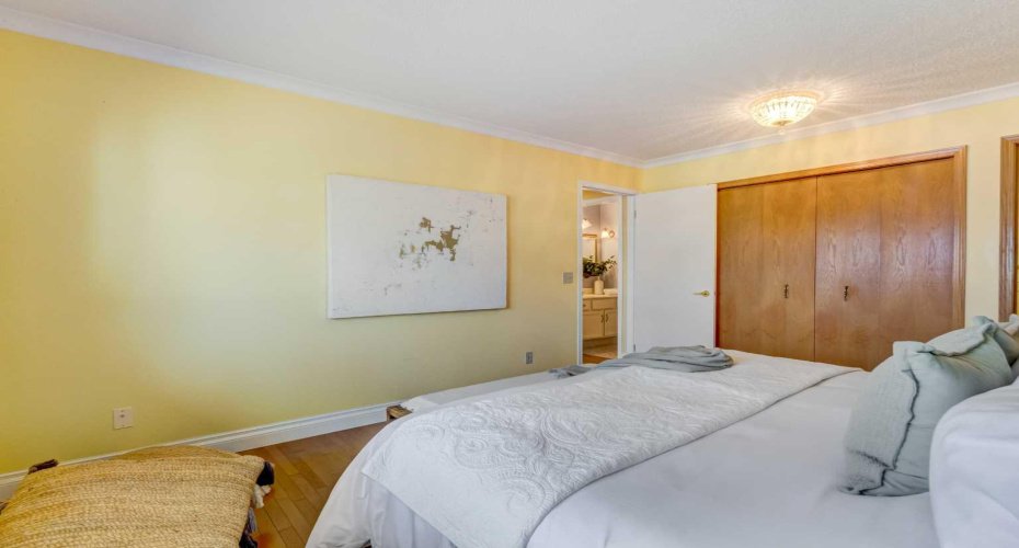 12 Vandoos Villas, Calgary, Alberta T3A 4W3, 3 Bedrooms Bedrooms, ,3 BathroomsBathrooms,Residential,For Sale,Vandoos,A2294517