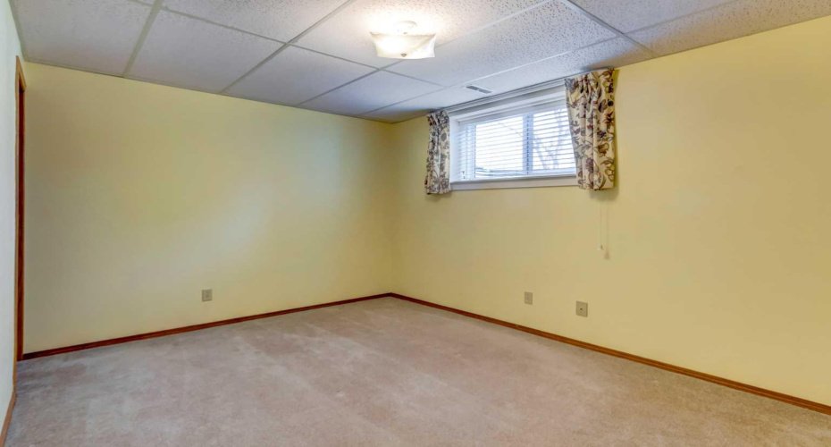 12 Vandoos Villas, Calgary, Alberta T3A 4W3, 3 Bedrooms Bedrooms, ,3 BathroomsBathrooms,Residential,For Sale,Vandoos,A2294517