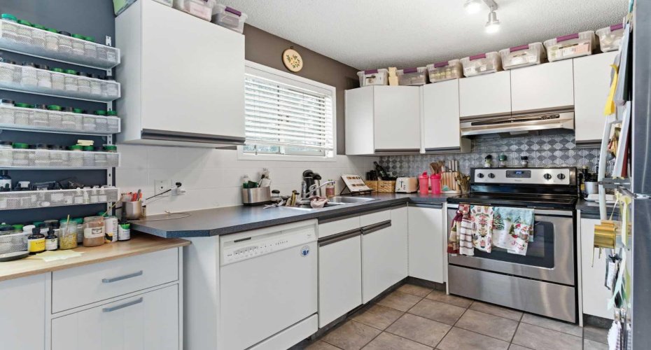 59 Abbeydale Villas, Calgary, Alberta T2A7P6, 2 Bedrooms Bedrooms, ,3 BathroomsBathrooms,Residential,For Sale,Abbeydale,A2294546