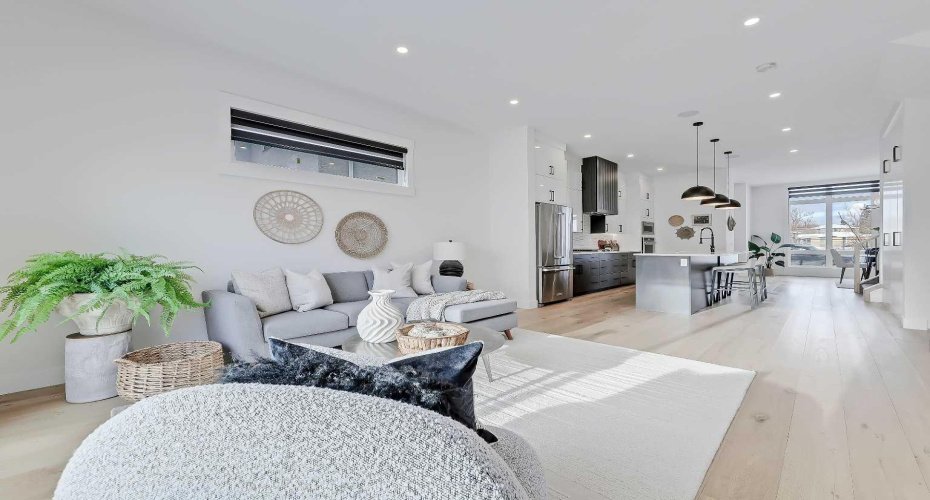 523 55 Avenue, Calgary, Alberta T2V 0E9, 4 Bedrooms Bedrooms, ,4 BathroomsBathrooms,Residential,For Sale,55,A2294548