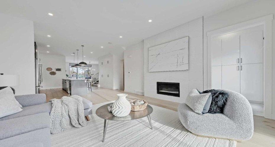 523 55 Avenue, Calgary, Alberta T2V 0E9, 4 Bedrooms Bedrooms, ,4 BathroomsBathrooms,Residential,For Sale,55,A2294548