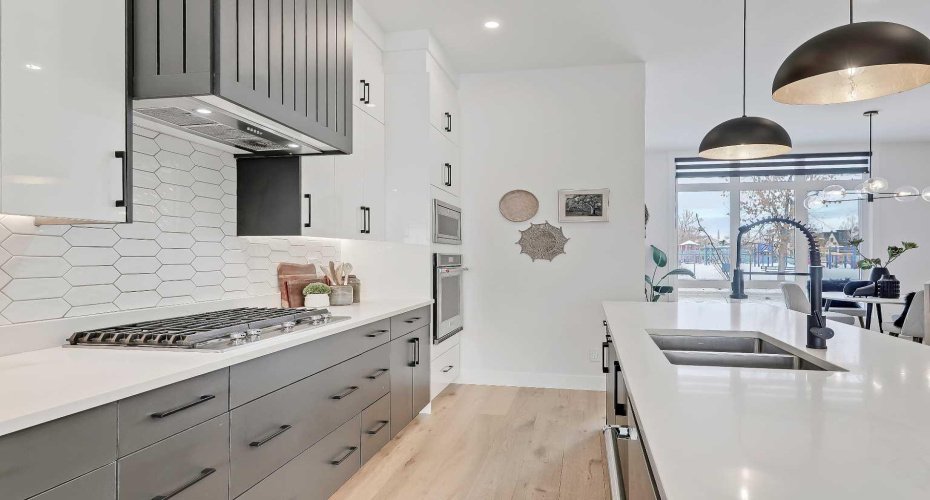 523 55 Avenue, Calgary, Alberta T2V 0E9, 4 Bedrooms Bedrooms, ,4 BathroomsBathrooms,Residential,For Sale,55,A2294548