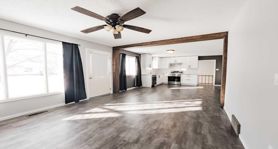 10614 102 Avenue, La Crete, Alberta T0H2H0, 2 Bedrooms Bedrooms, ,2 BathroomsBathrooms,Residential,For Sale,102,A2294583