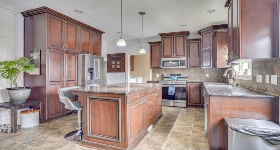 161 Snowy Owl Way, Fort McMurray, Alberta T9K0R7, 5 Bedrooms Bedrooms, ,4 BathroomsBathrooms,Residential,For Sale,Snowy Owl,A2294591