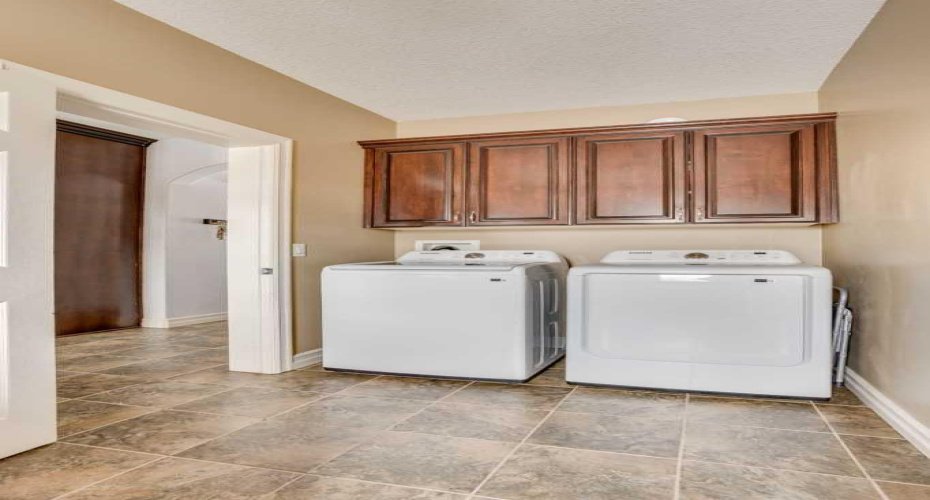 161 Snowy Owl Way, Fort McMurray, Alberta T9K0R7, 5 Bedrooms Bedrooms, ,4 BathroomsBathrooms,Residential,For Sale,Snowy Owl,A2294591