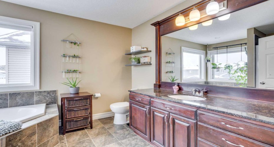 161 Snowy Owl Way, Fort McMurray, Alberta T9K0R7, 5 Bedrooms Bedrooms, ,4 BathroomsBathrooms,Residential,For Sale,Snowy Owl,A2294591