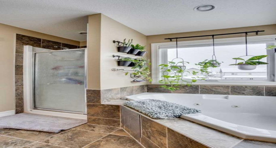 161 Snowy Owl Way, Fort McMurray, Alberta T9K0R7, 5 Bedrooms Bedrooms, ,4 BathroomsBathrooms,Residential,For Sale,Snowy Owl,A2294591